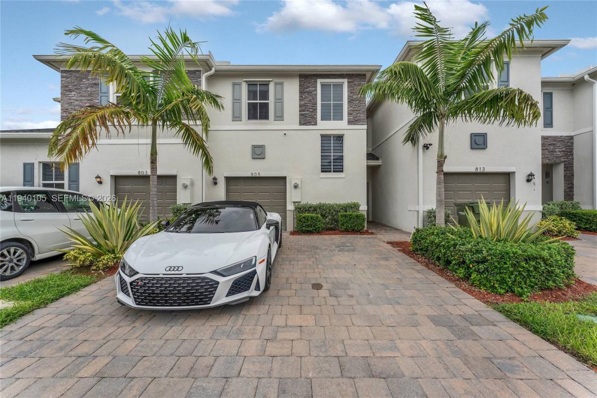 Townhouse for rent at 805 S E 18th St #805, Homestead, FL 33034