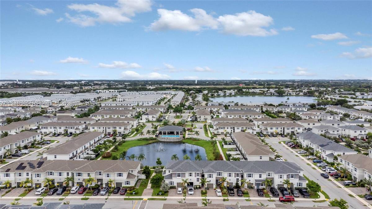 Townhouse for rent at 805 S E 18th St #805, Homestead, FL 33034