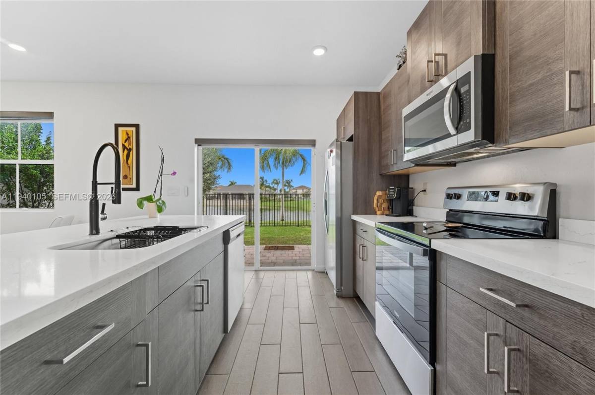 Townhouse for rent at 805 S E 18th St #805, Homestead, FL 33034