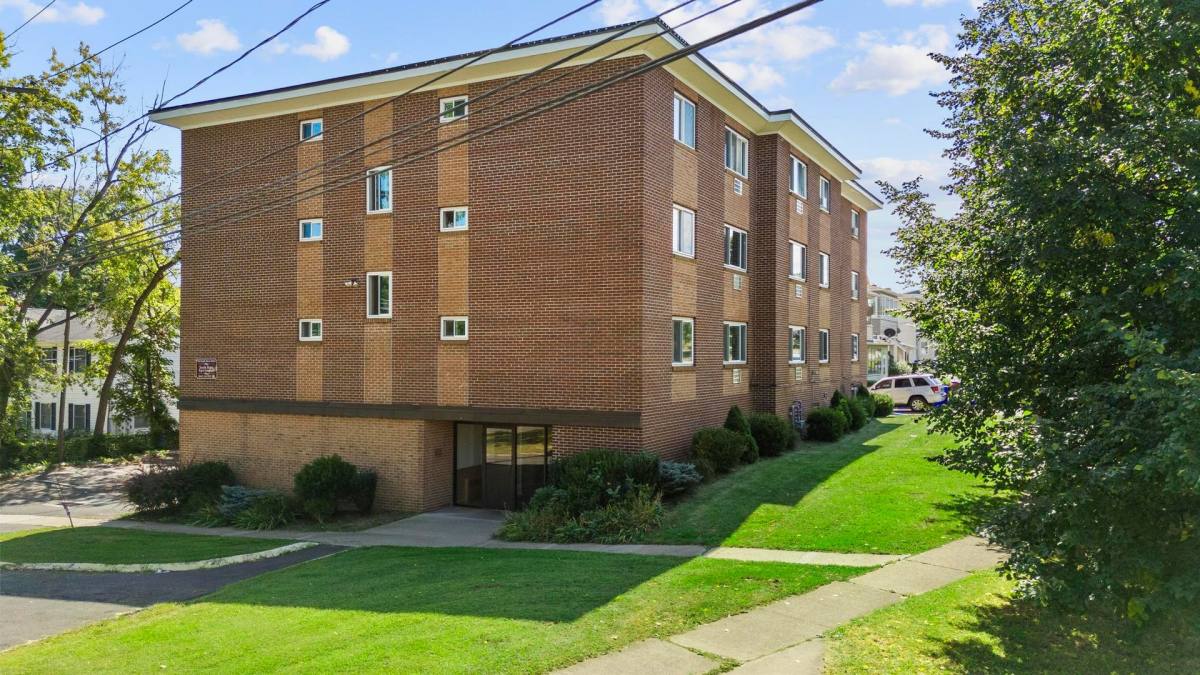 Apartment for rent at 142 S Main St, Middletown, CT 06457