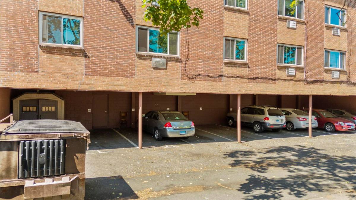 Apartment for rent at 142 S Main St, Middletown, CT 06457