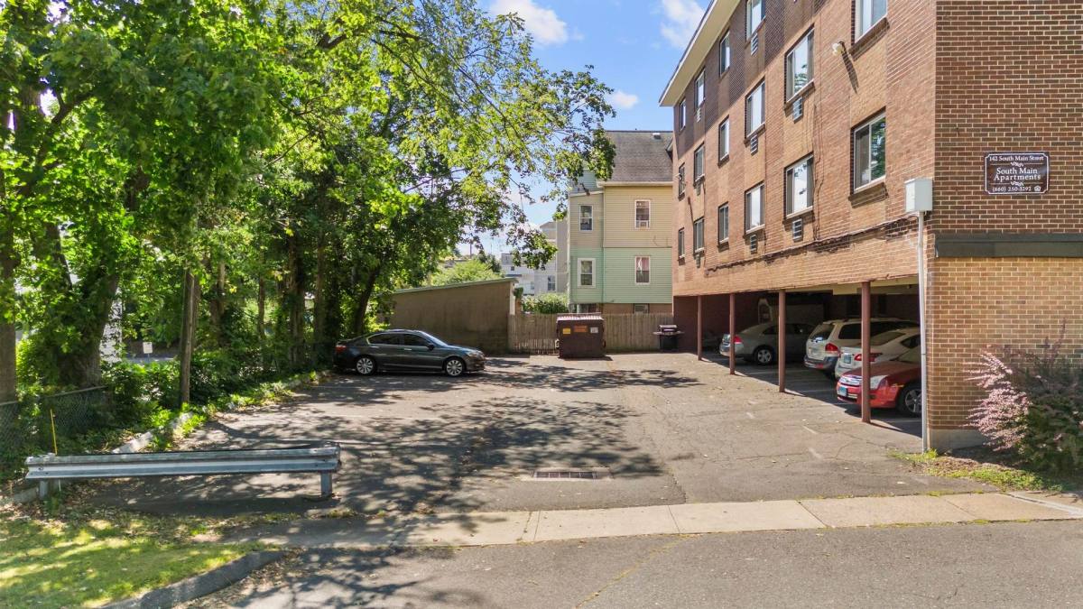 Apartment for rent at 142 S Main St, Middletown, CT 06457