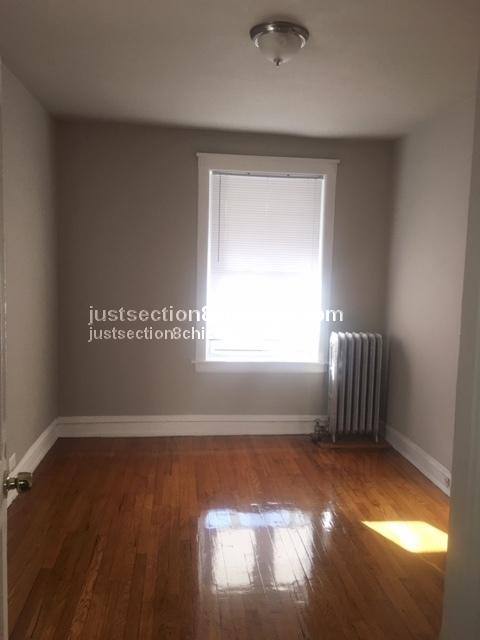 Apartment for rent at 820 E Marquette #1, Chicago, IL 60637