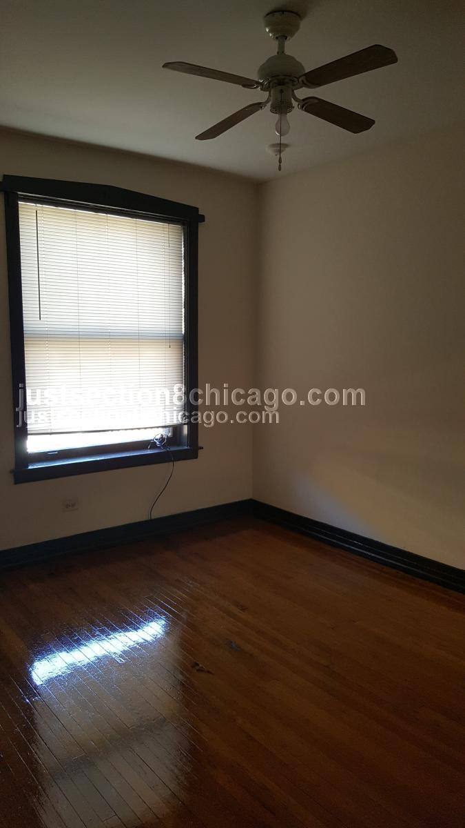 Apartment for rent at 6228 S Eberhart #2, Chicago, IL 60637