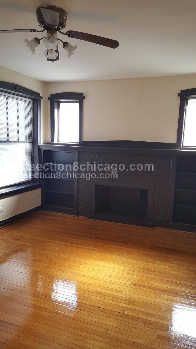 Apartment for rent at 6228 S Eberhart #2, Chicago, IL 60637