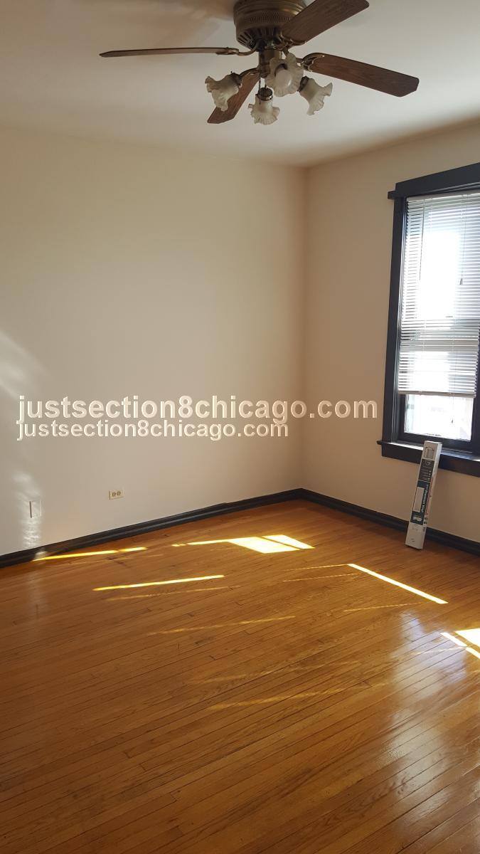 Apartment for rent at 6228 S Eberhart #2, Chicago, IL 60637