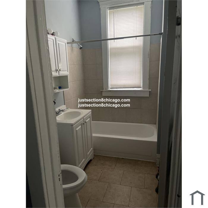 Apartment for rent at 6456 S Parnell #2, Chicago, IL 60637
