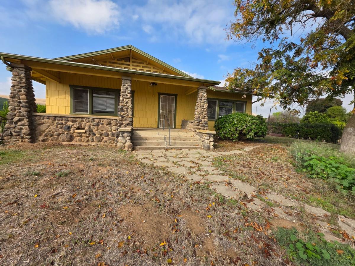 House for rent at 35793 Millwood Dr, Woodlake, CA 93286