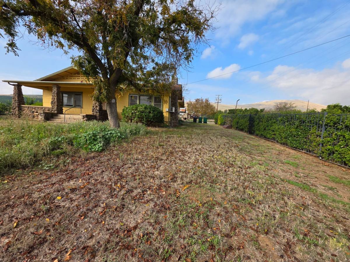 House for rent at 35793 Millwood Dr, Woodlake, CA 93286