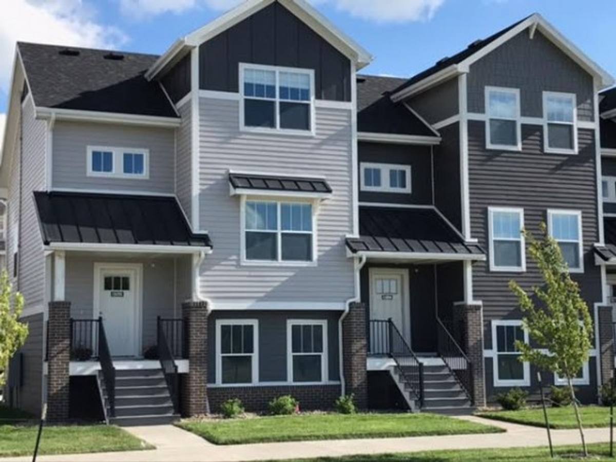 Townhouse for rent at 1360 SE Bishop Dr, Waukee, IA 50263