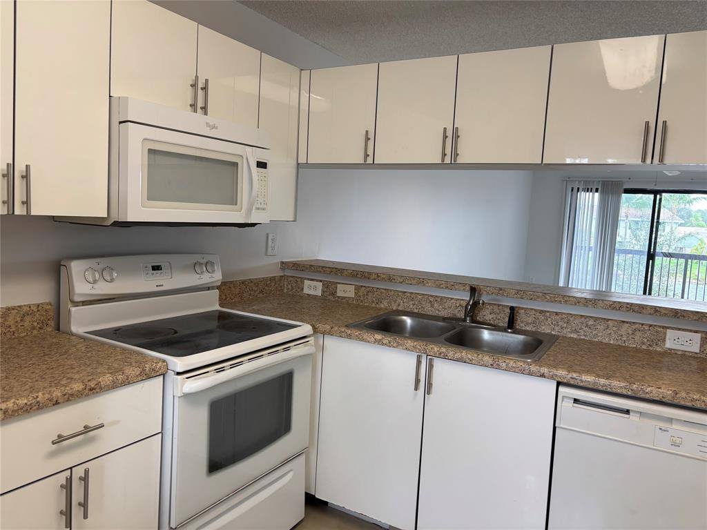 Condo for rent at 9843 Nob Hill Lane, Fort Lauderdale, FL 33351