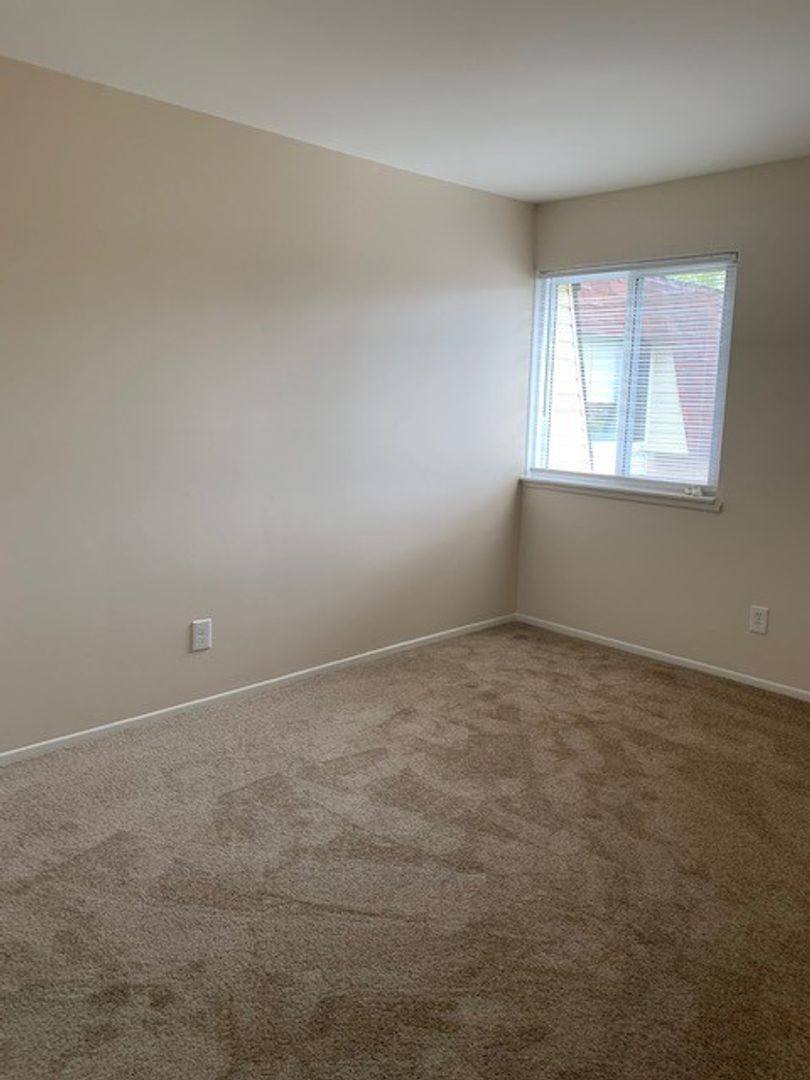 Apartment for rent at 14071 Stephen Rd, Warren, MI 48089