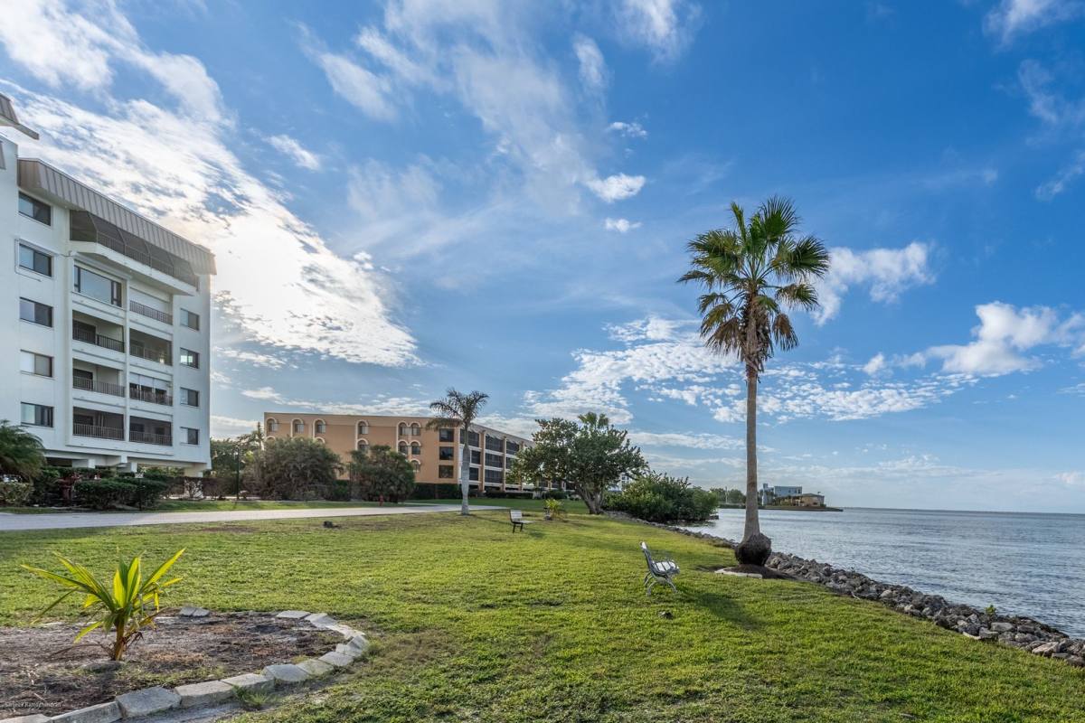 Apartment for rent at 1477 Park Beach Circle, Punta Gorda, FL 33950