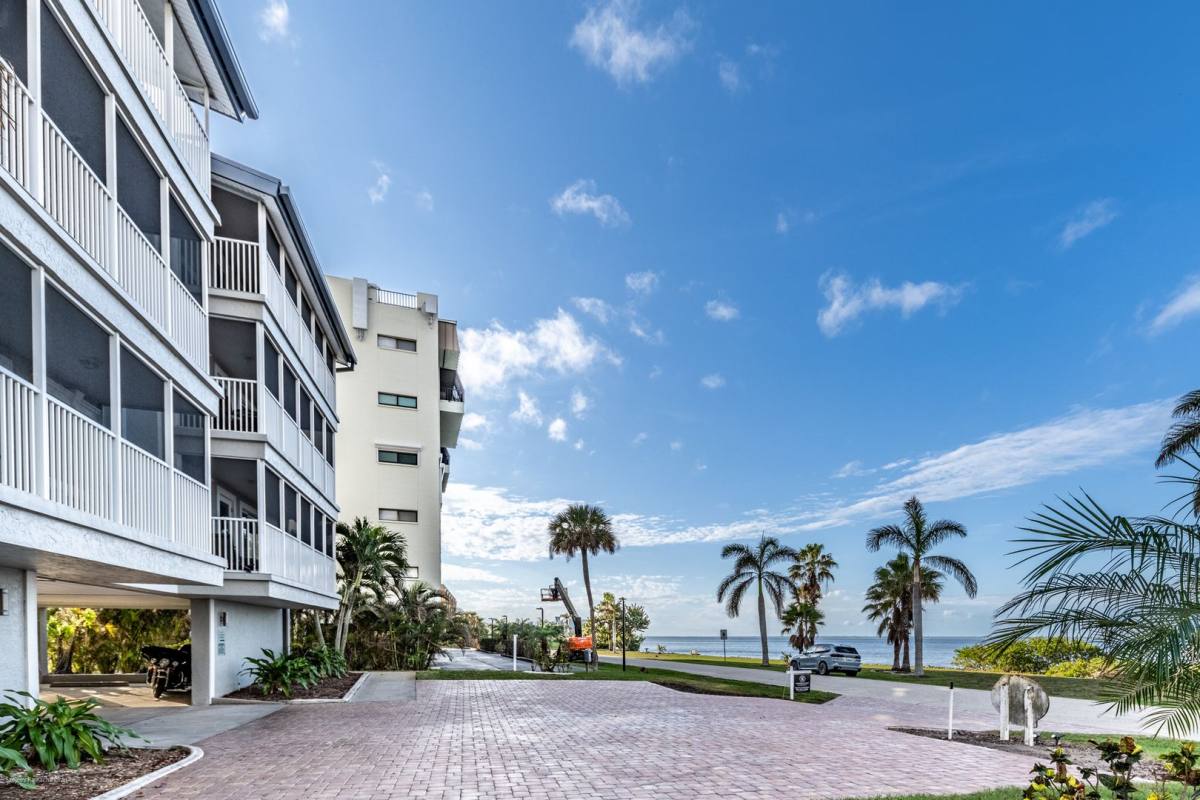 Apartment for rent at 1477 Park Beach Circle, Punta Gorda, FL 33950