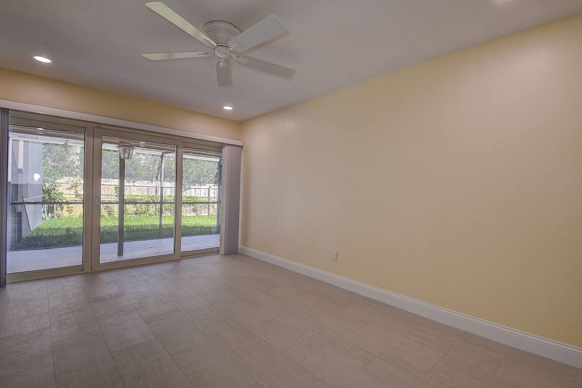 House for rent at 1247 Monticello Blvd, Saint Petersburg, FL 33703