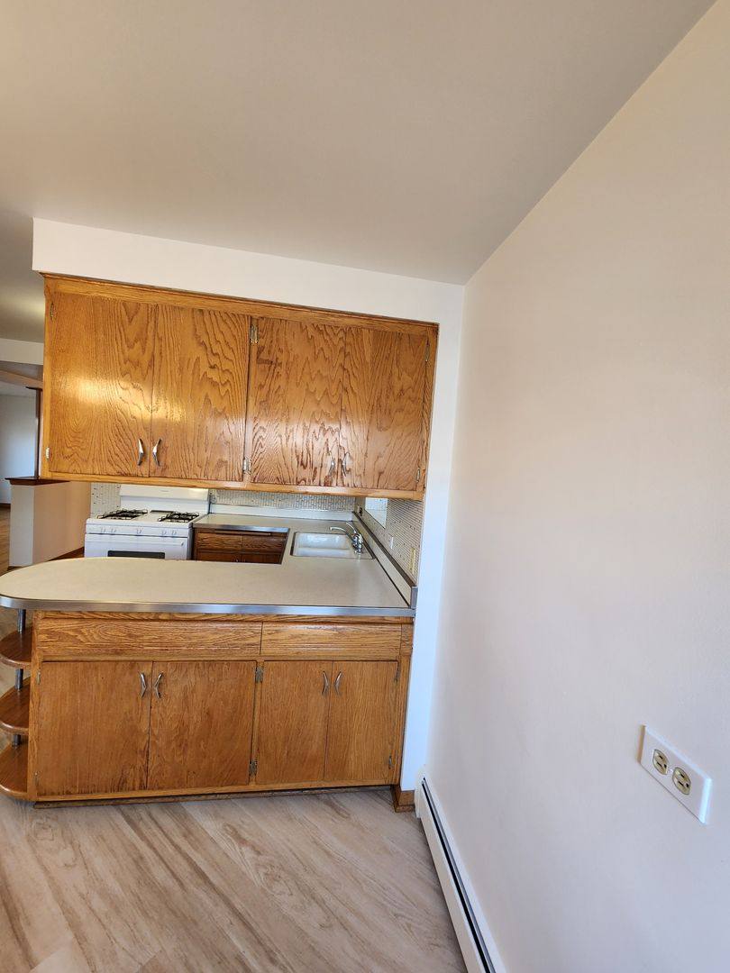 Apartment for rent at 2320 W Roosevelt Rd, Broadview, IL 60155