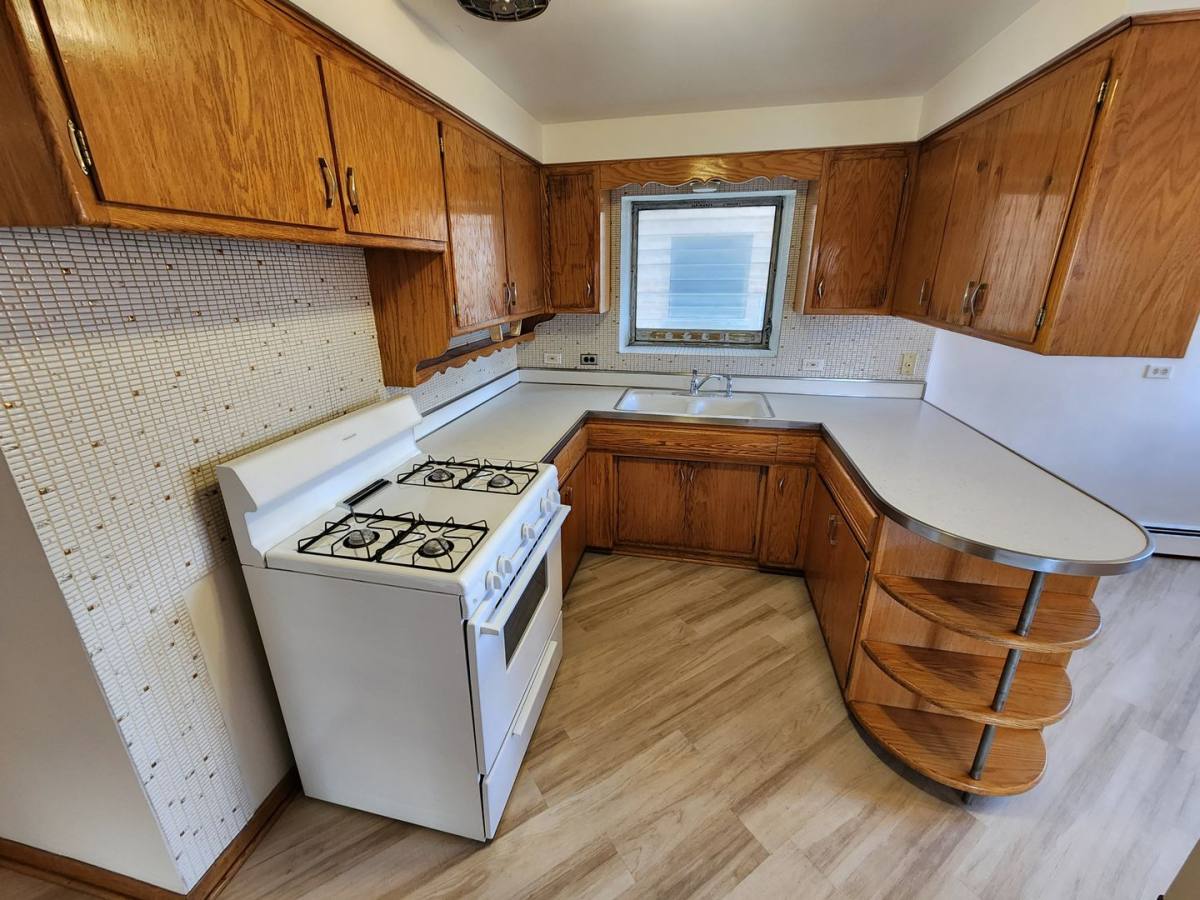 Apartment for rent at 2320 W Roosevelt Rd, Broadview, IL 60155