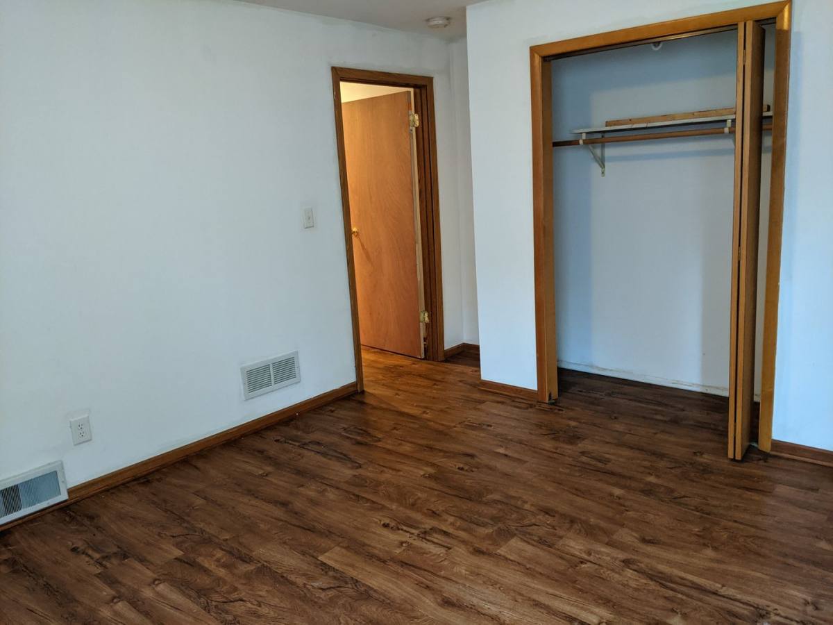 House for rent at 436 Russell Rd, Dekalb, IL 60115