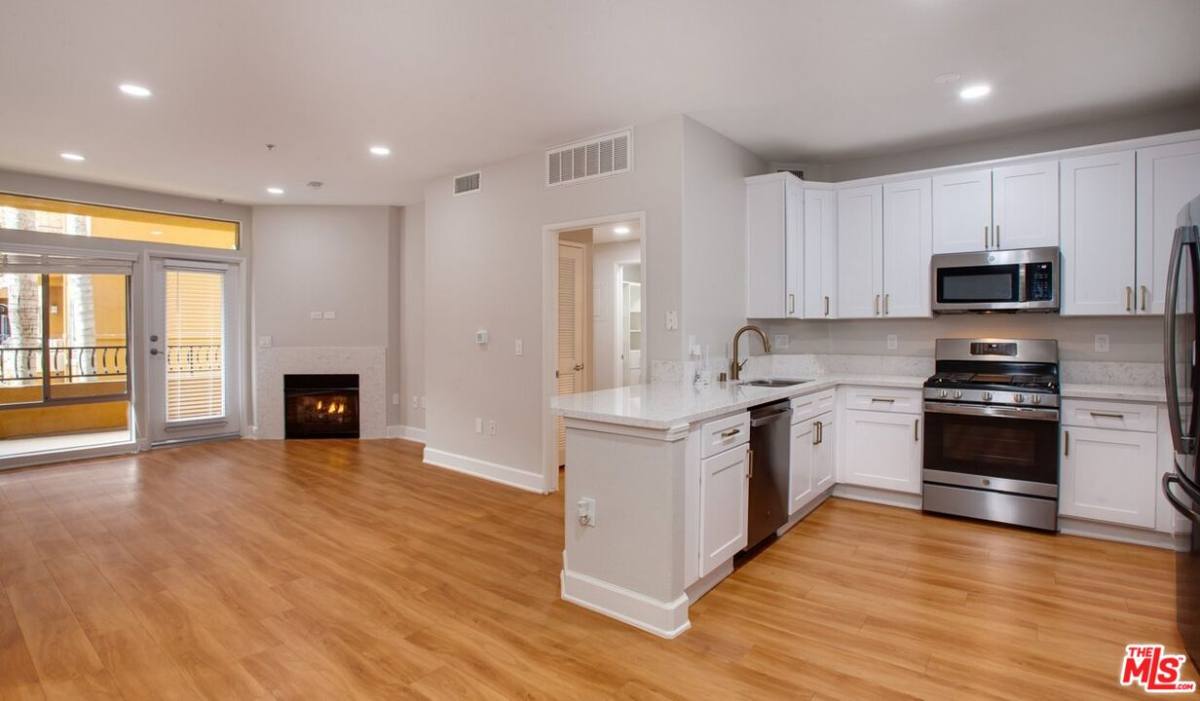 Apartment for rent at 346 Hauser Blvd #2117, Los Angeles, CA 90036
