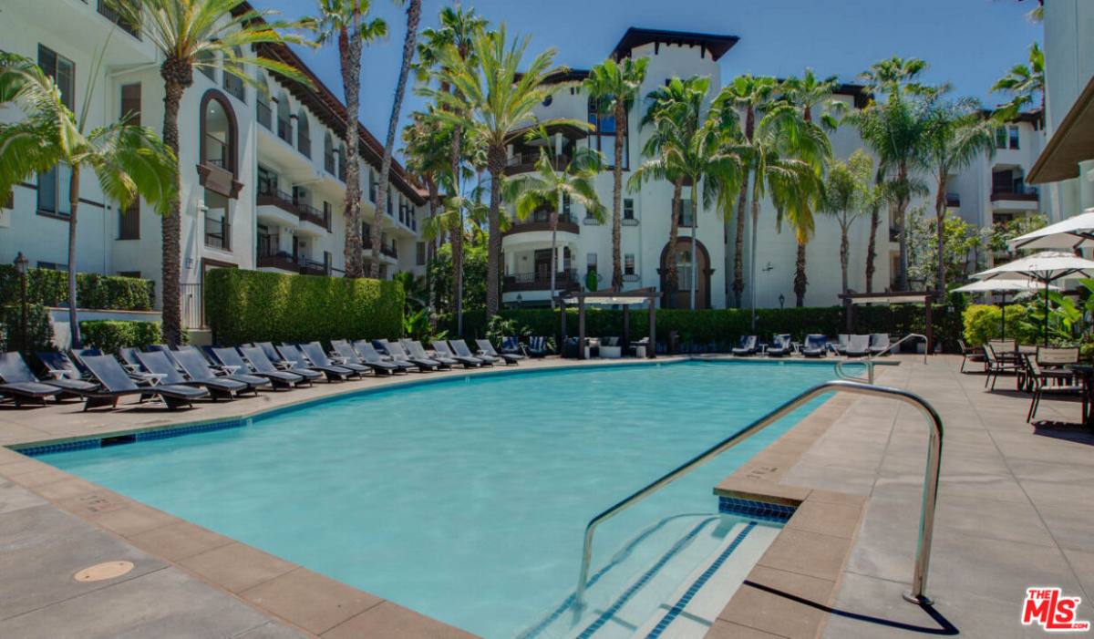 Apartment for rent at 346 Hauser Blvd #2117, Los Angeles, CA 90036