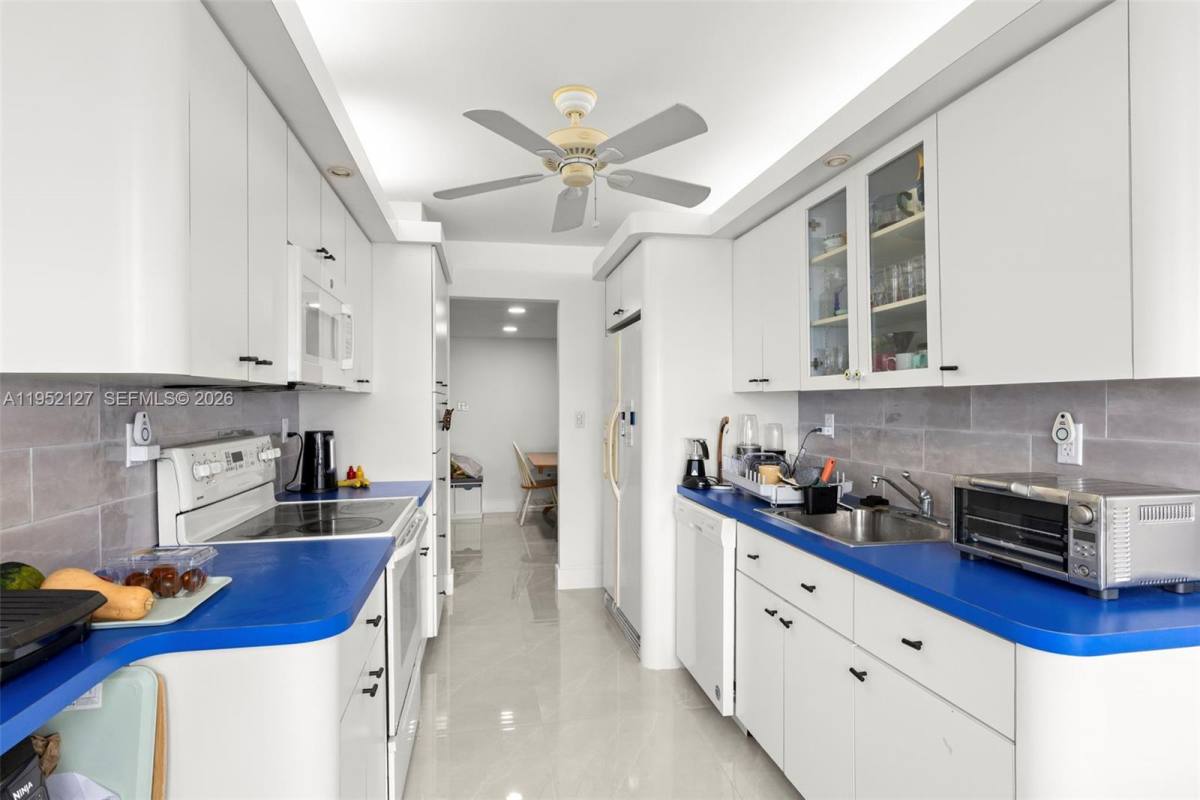 Apartment for rent at 18031 Biscayne Blvd #1604, North Miami Beach, FL 33160