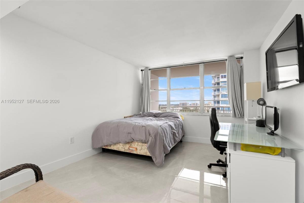Apartment for rent at 18031 Biscayne Blvd #1604, North Miami Beach, FL 33160