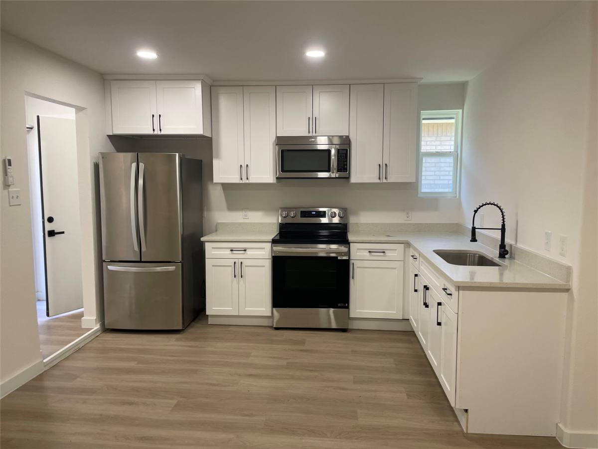 Apartment for rent at 5502 Circlegate Dr, Spring, TX 77373