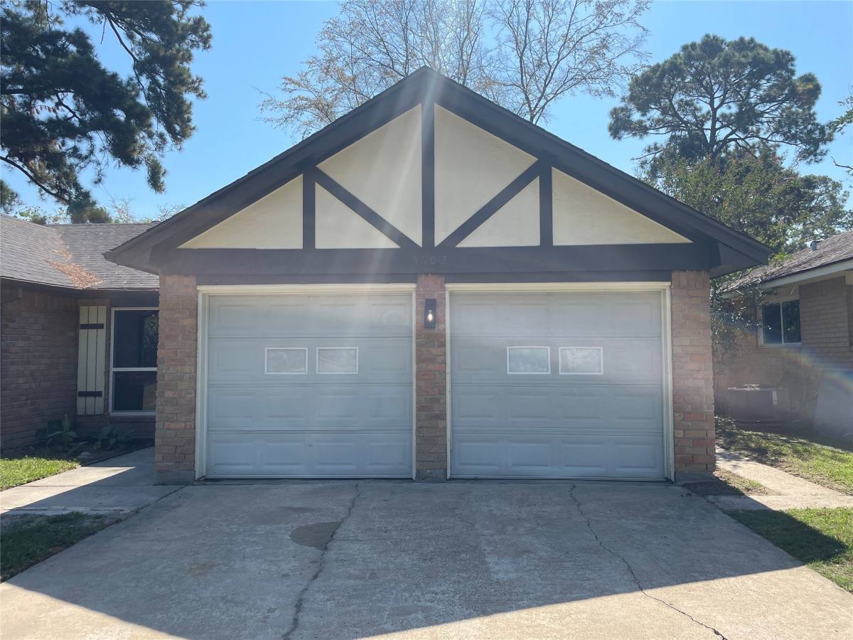 Apartment for rent at 5502 Circlegate Dr, Spring, TX 77373