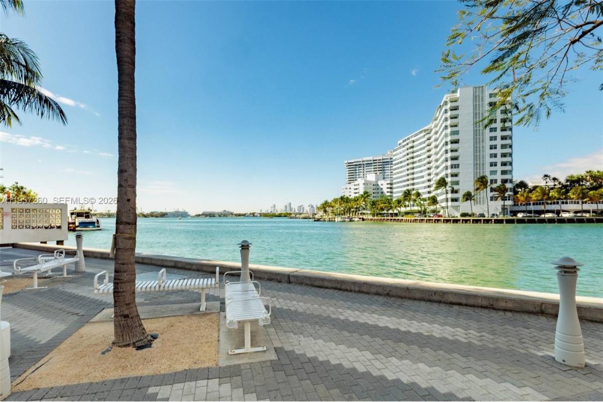 Apartment for rent at 1345 Lincoln Rd #403, Miami Beach, FL 33139