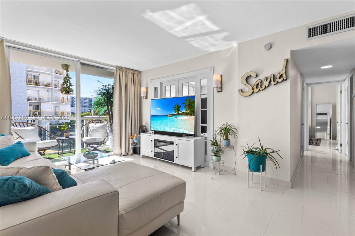 Apartment for rent at 1345 Lincoln Rd #403, Miami Beach, FL 33139