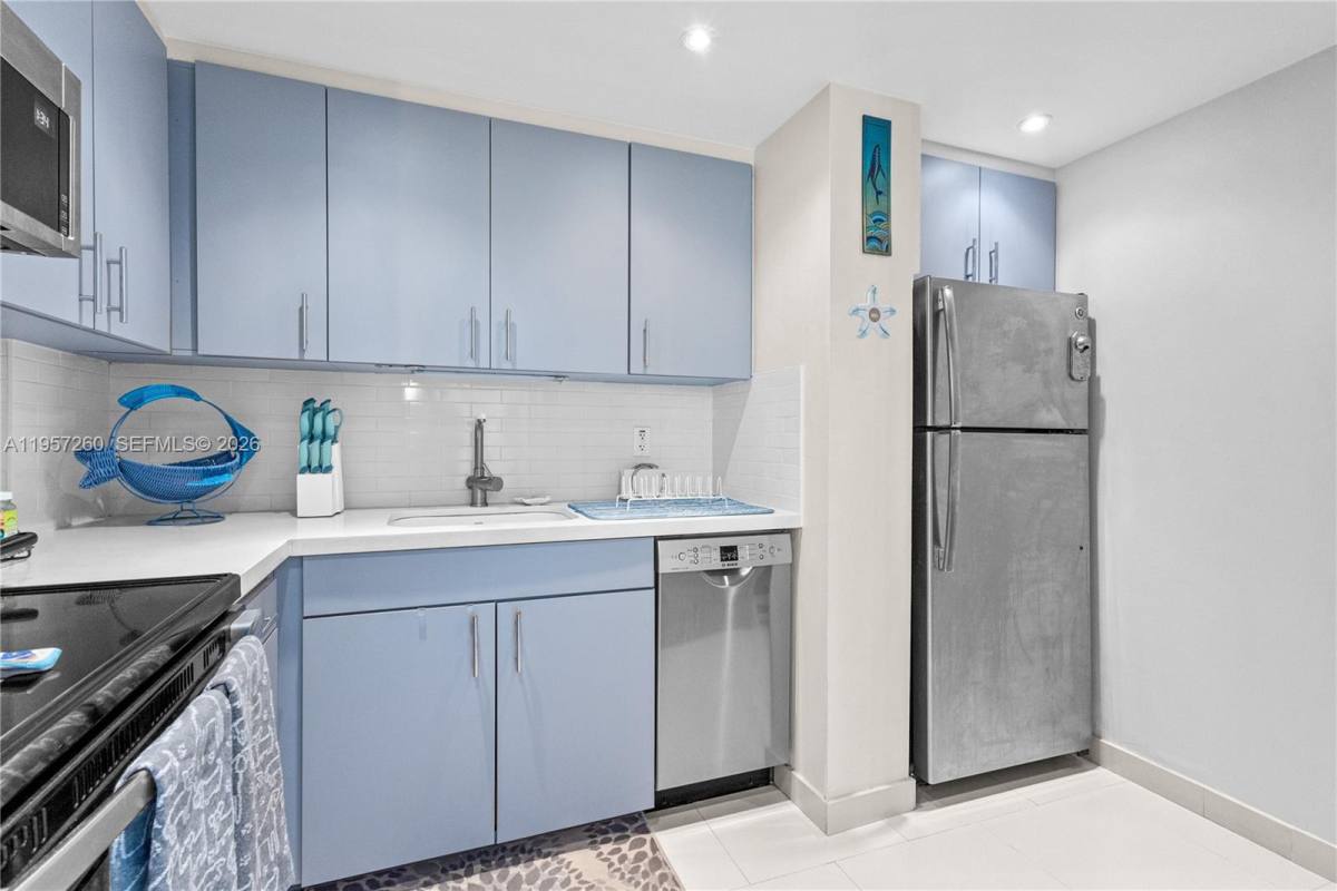 Apartment for rent at 1345 Lincoln Rd #403, Miami Beach, FL 33139