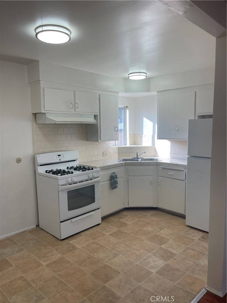 Apartment for rent at 15 E Los Higos St #15E, Alhambra, CA 91801