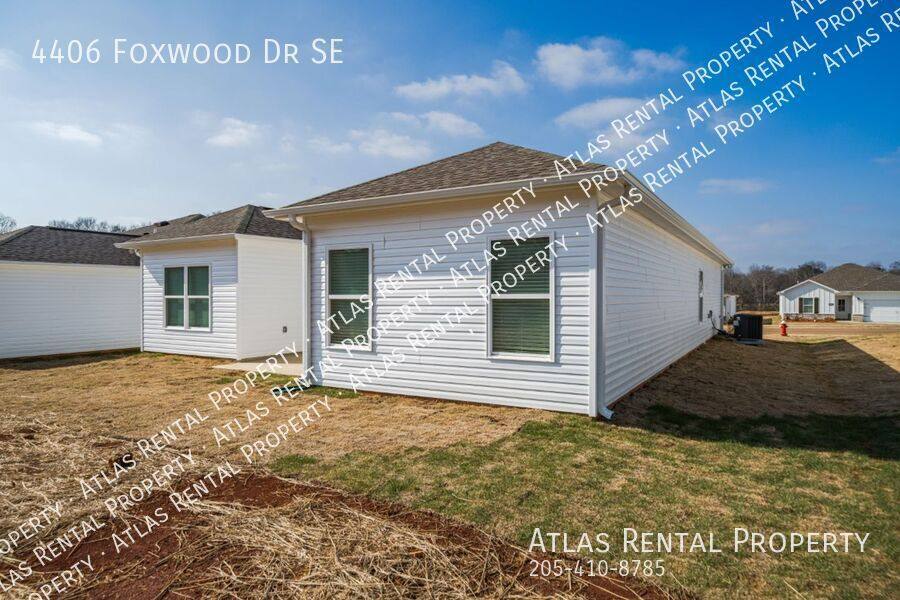 House for rent at 4406 Foxwood Dr SE, Decatur, AL 35603