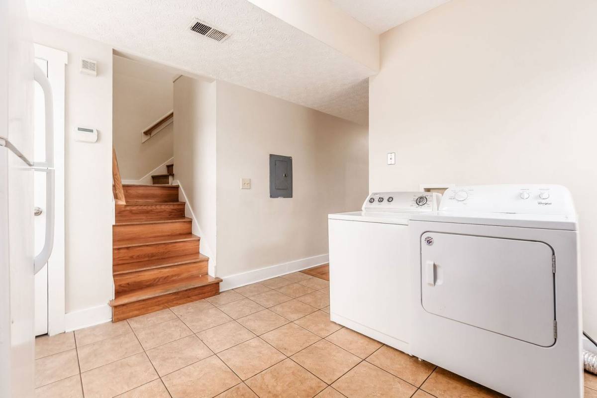 Apartment for rent at 1371 Summit St #C, Columbus, OH 43201