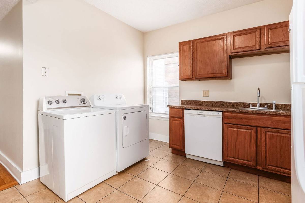 Apartment for rent at 1371 Summit St, Columbus, OH 43201