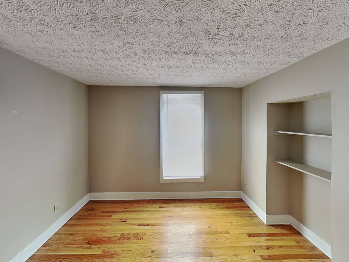 Apartment for rent at 77 1 2 E 7th Ave, Columbus, OH 43201