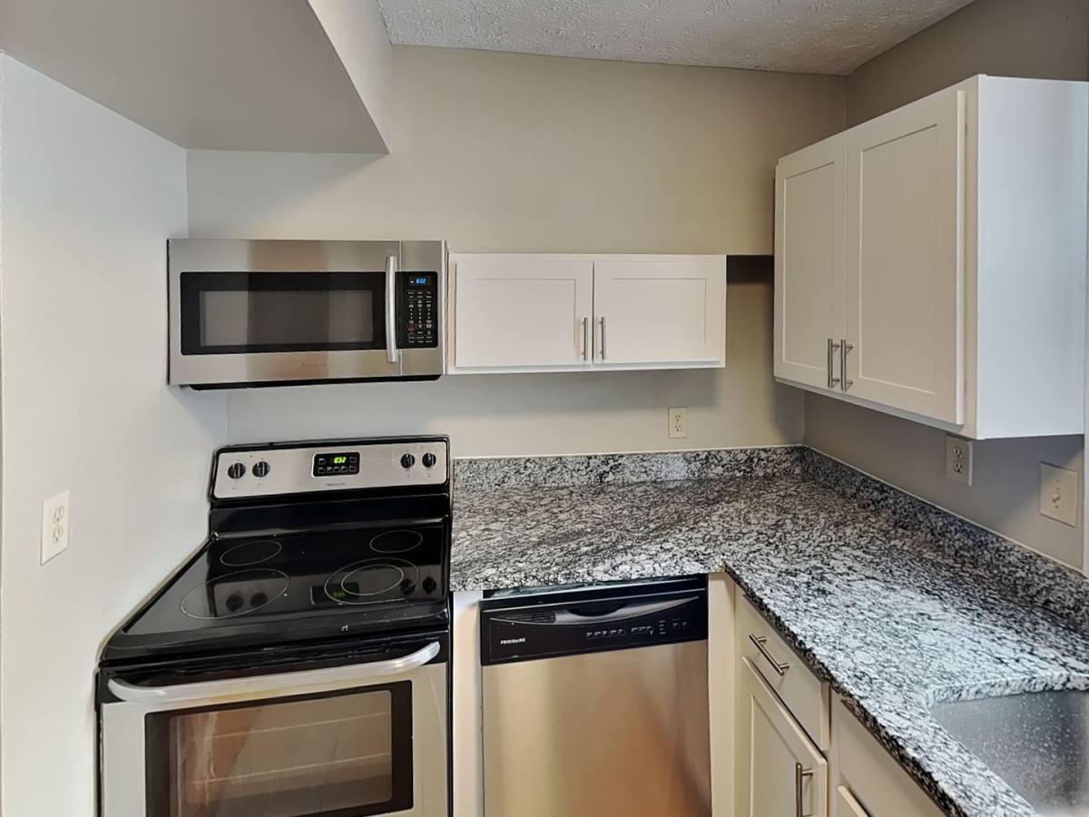 Apartment for rent at 77 1 2 E 7th Ave, Columbus, OH 43201