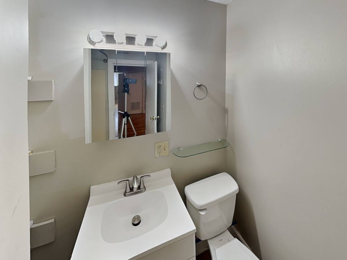 Apartment for rent at 77 1 2 E 7th Ave, Columbus, OH 43201