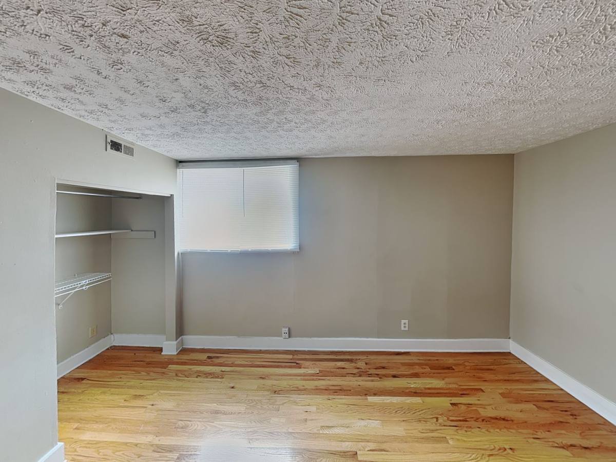 Apartment for rent at 77 1 2 E 7th Ave, Columbus, OH 43201
