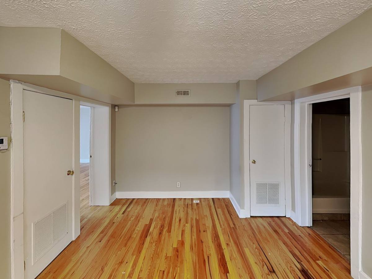Apartment for rent at 77 1 2 E 7th Ave, Columbus, OH 43201
