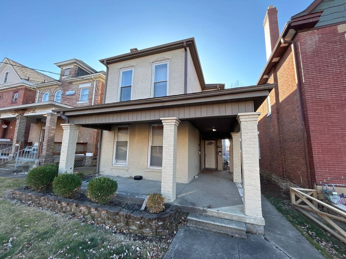 Apartment for rent at 45 1 2 Euclid Ave #F, Columbus, OH 43201