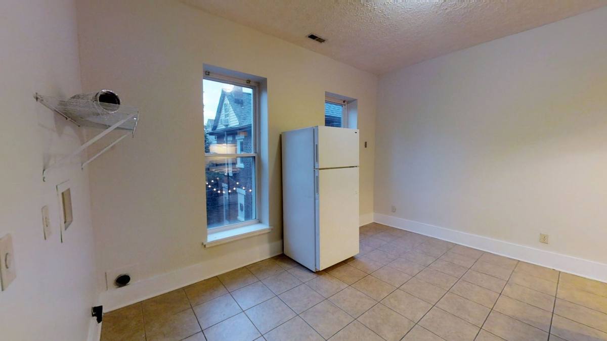 Apartment for rent at 45 1 2 Euclid Ave #F, Columbus, OH 43201