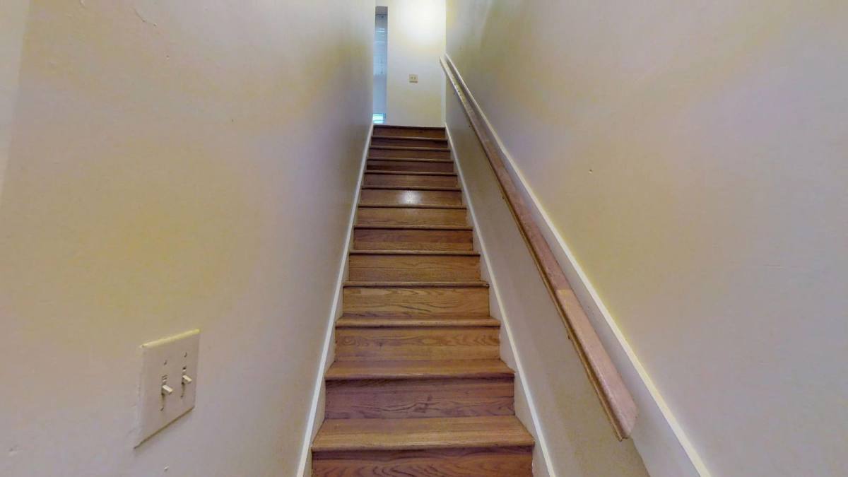 Apartment for rent at 45 1 2 Euclid Ave #F, Columbus, OH 43201