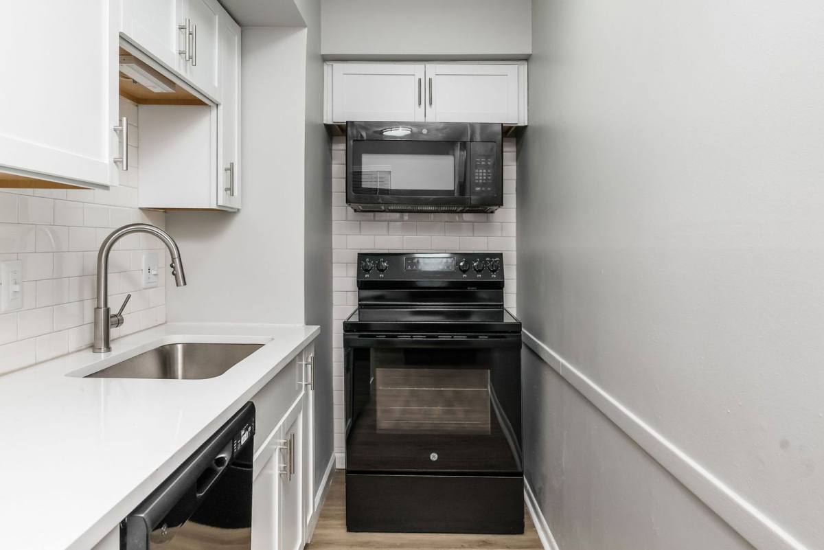 Apartment for rent at 552 Riverview Dr #F, Columbus, OH 43202