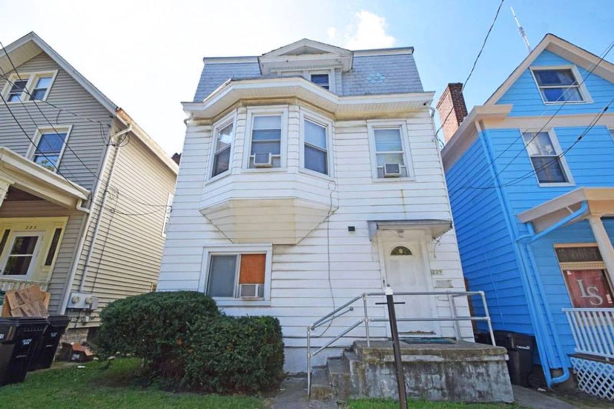 Apartment for rent at 229 Atkinson St #1, Cincinnati, OH 45219