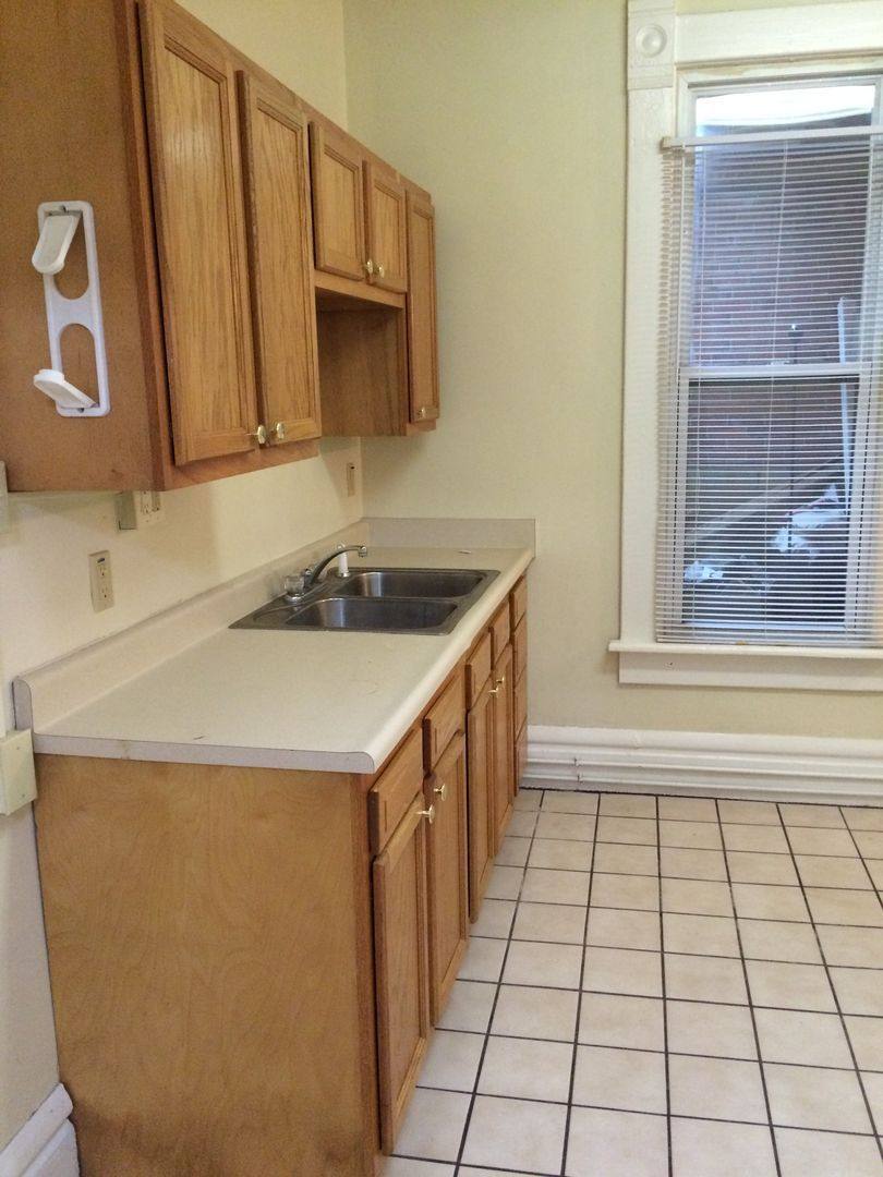 Apartment for rent at 248 1 2 W 5th Ave #R, Columbus, OH 43201