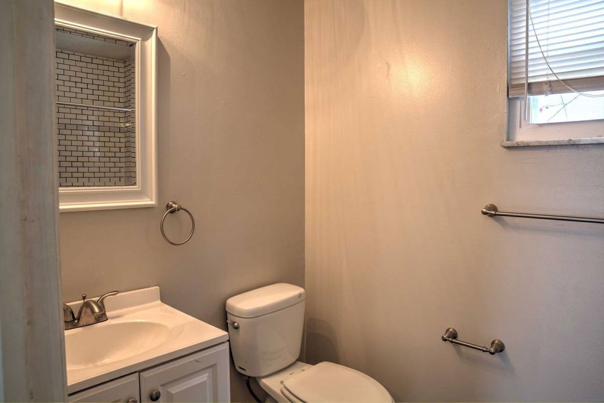 Apartment for rent at 1292 Courtland Ave #B, Columbus, OH 43201