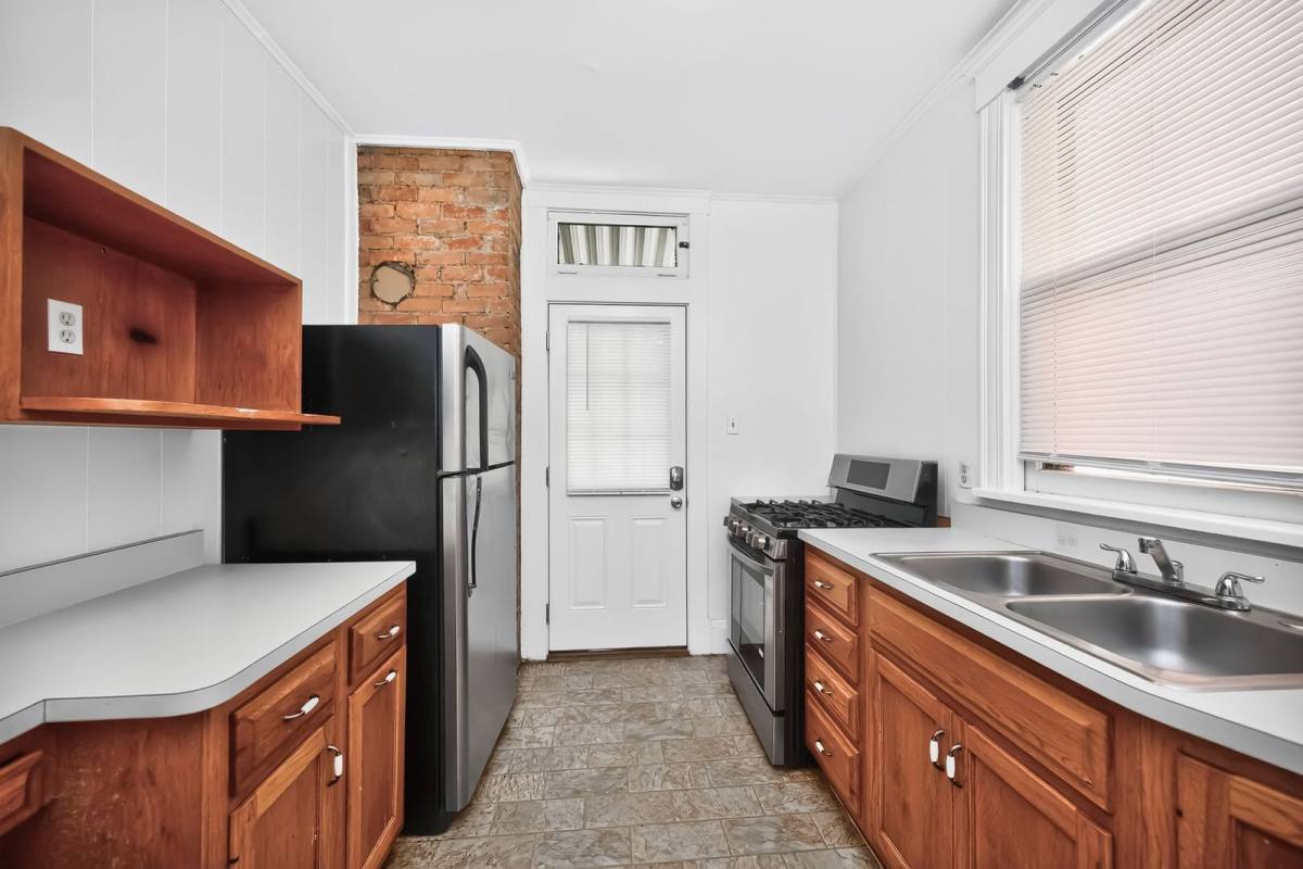 Apartment for rent at 2315 Moerlein Ave, Cincinnati, OH 45219