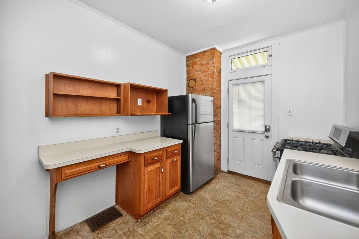 Apartment for rent at 2315 Moerlein Ave, Cincinnati, OH 45219