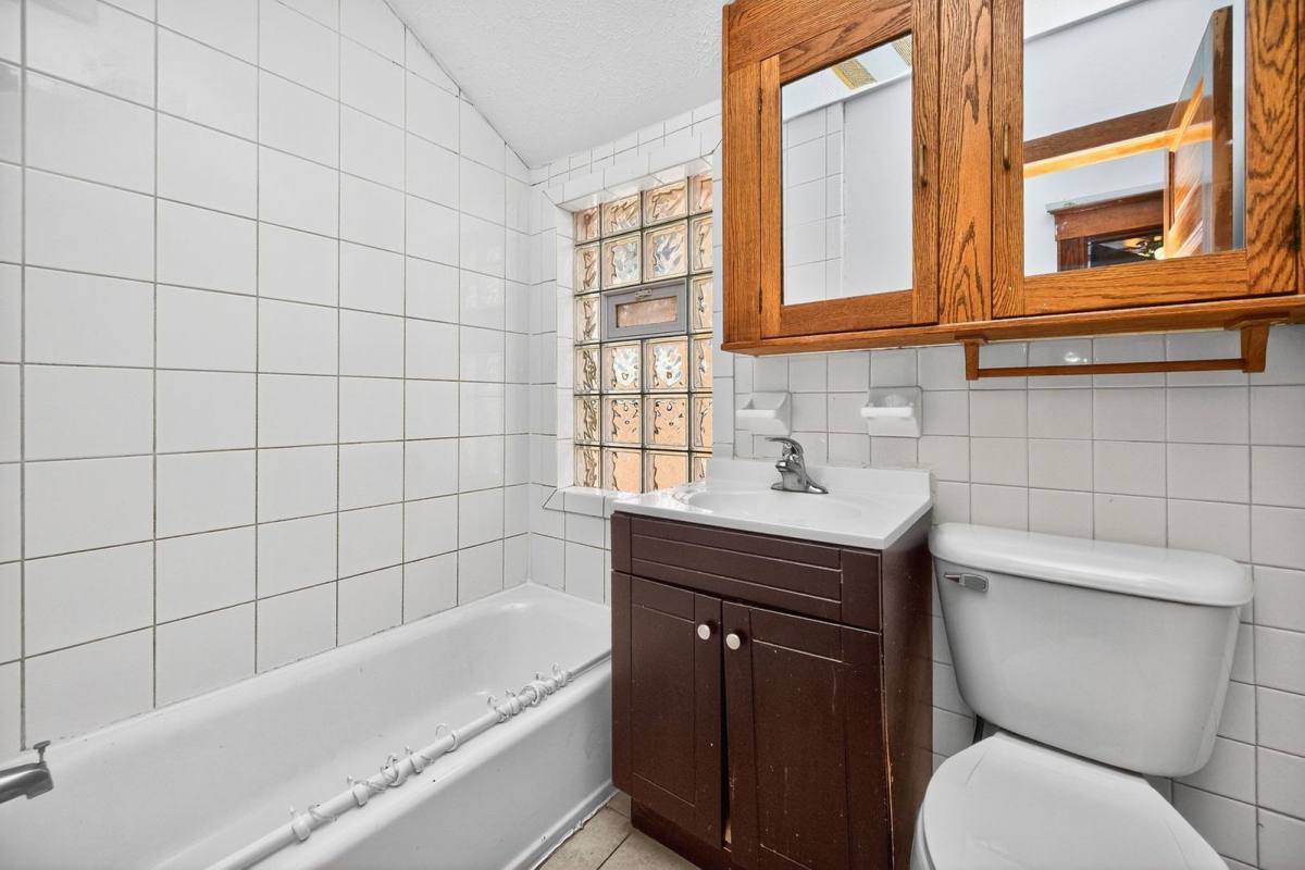 Apartment for rent at 2315 Moerlein Ave, Cincinnati, OH 45219